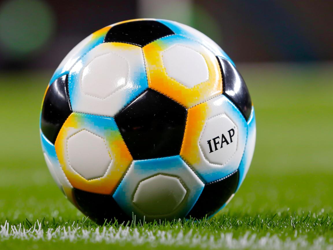 九游体育下载-世界杯预选赛中国队逆袭 球员拼搏精神获赞，世界杯预选赛中国队分析  第2张